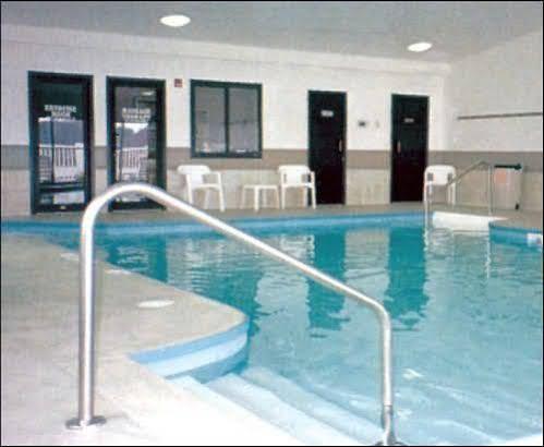 Comfort Inn River'S Edge Huron Bagian luar foto