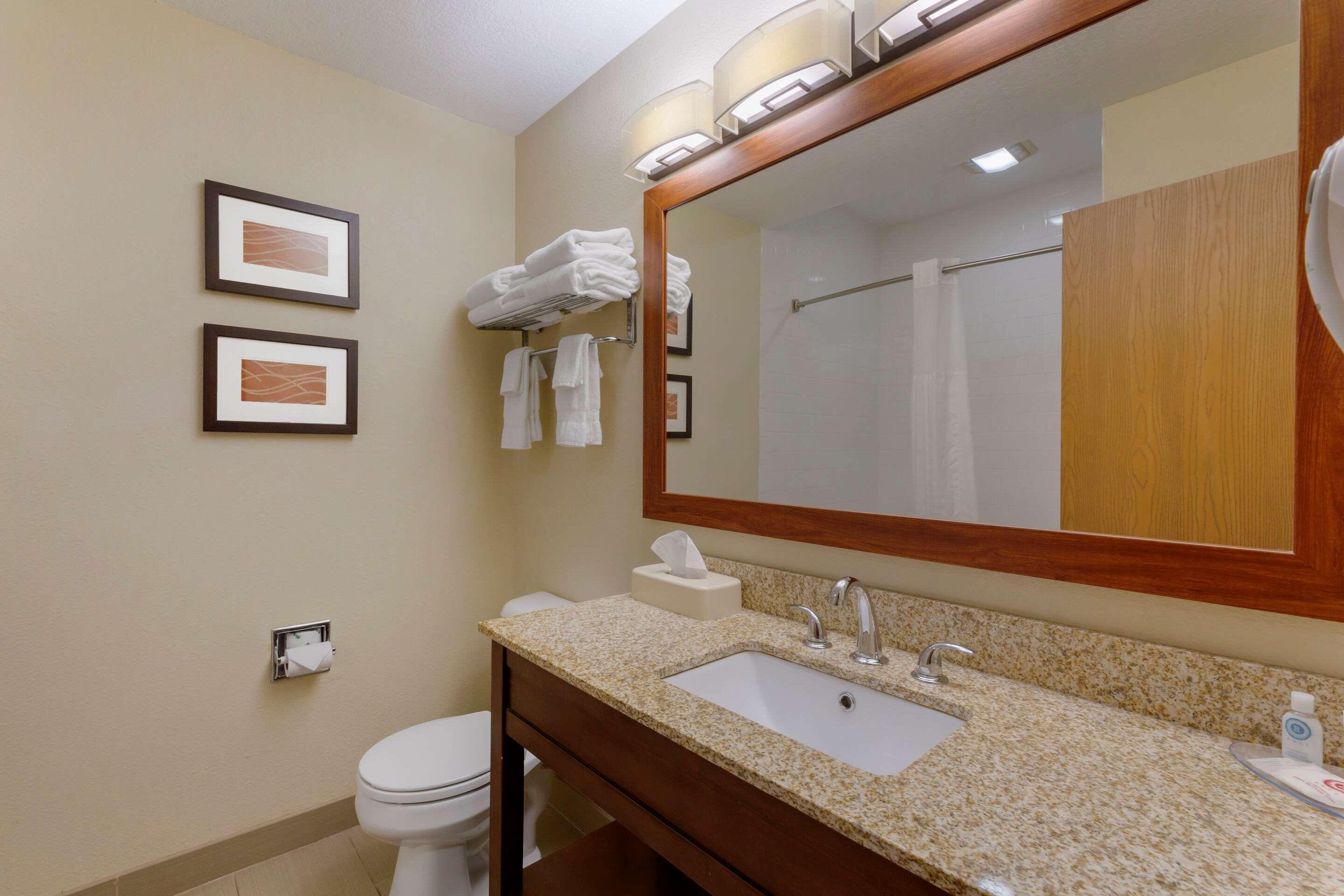Comfort Inn River'S Edge Huron Bagian luar foto