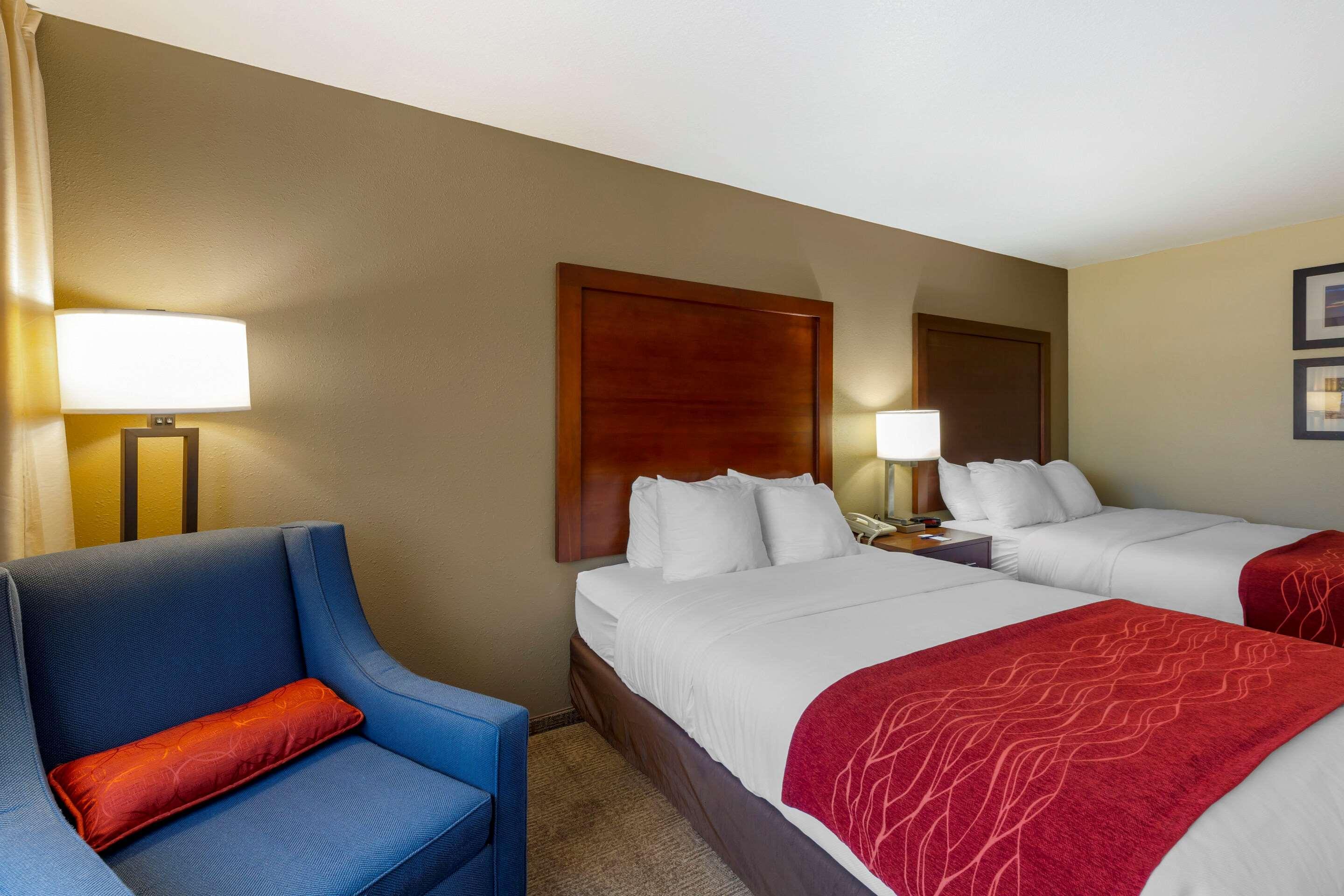 Comfort Inn River'S Edge Huron Bagian luar foto