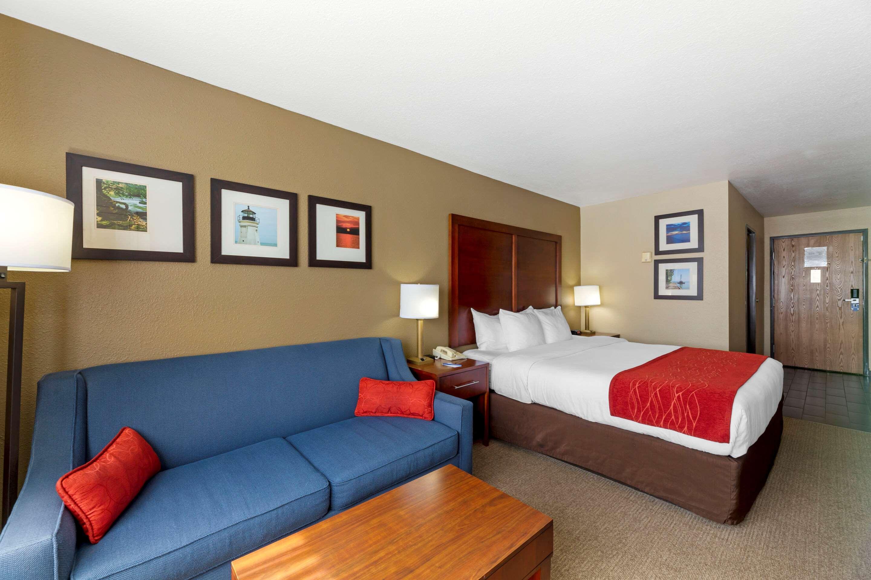 Comfort Inn River'S Edge Huron Bagian luar foto