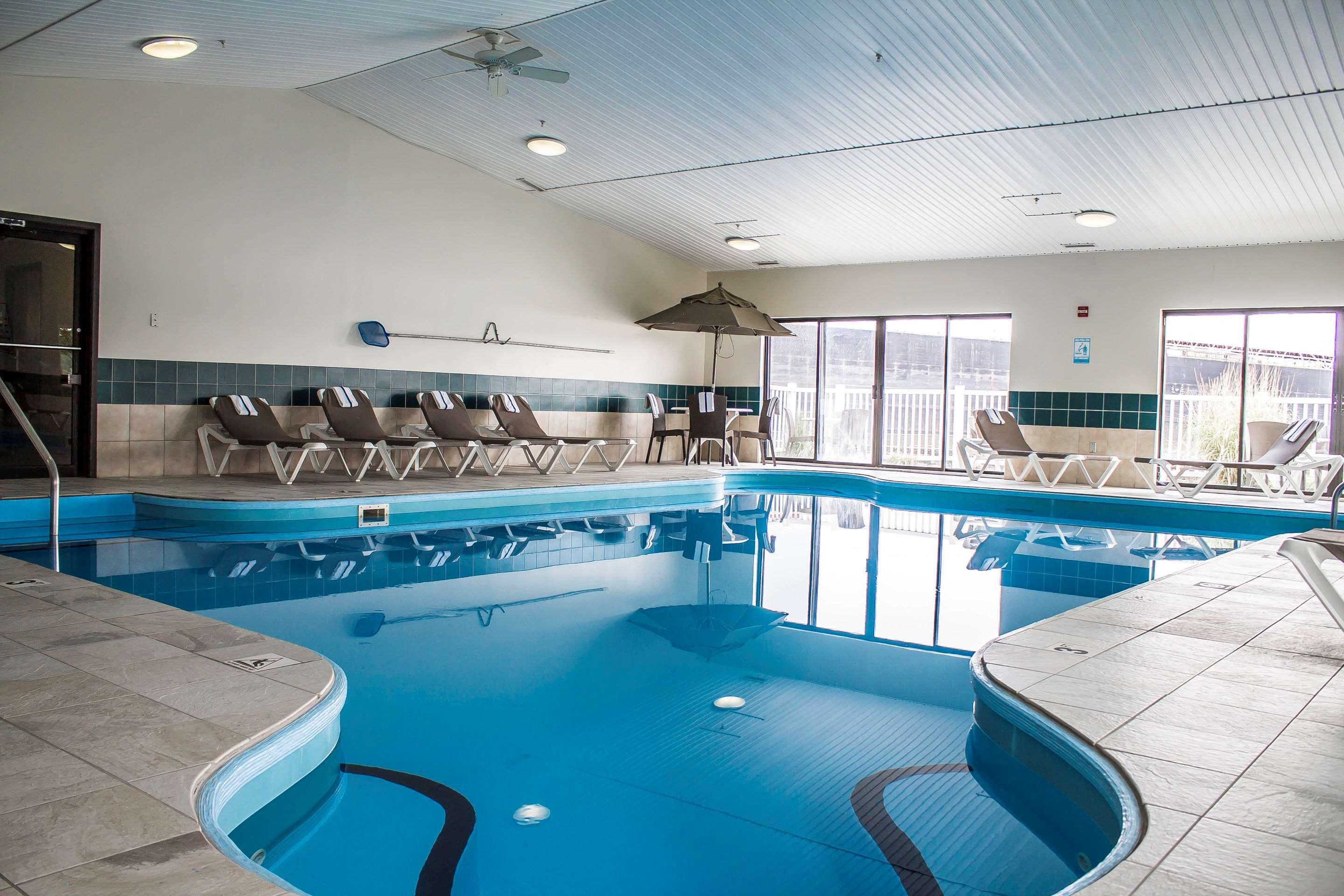 Comfort Inn River'S Edge Huron Bagian luar foto