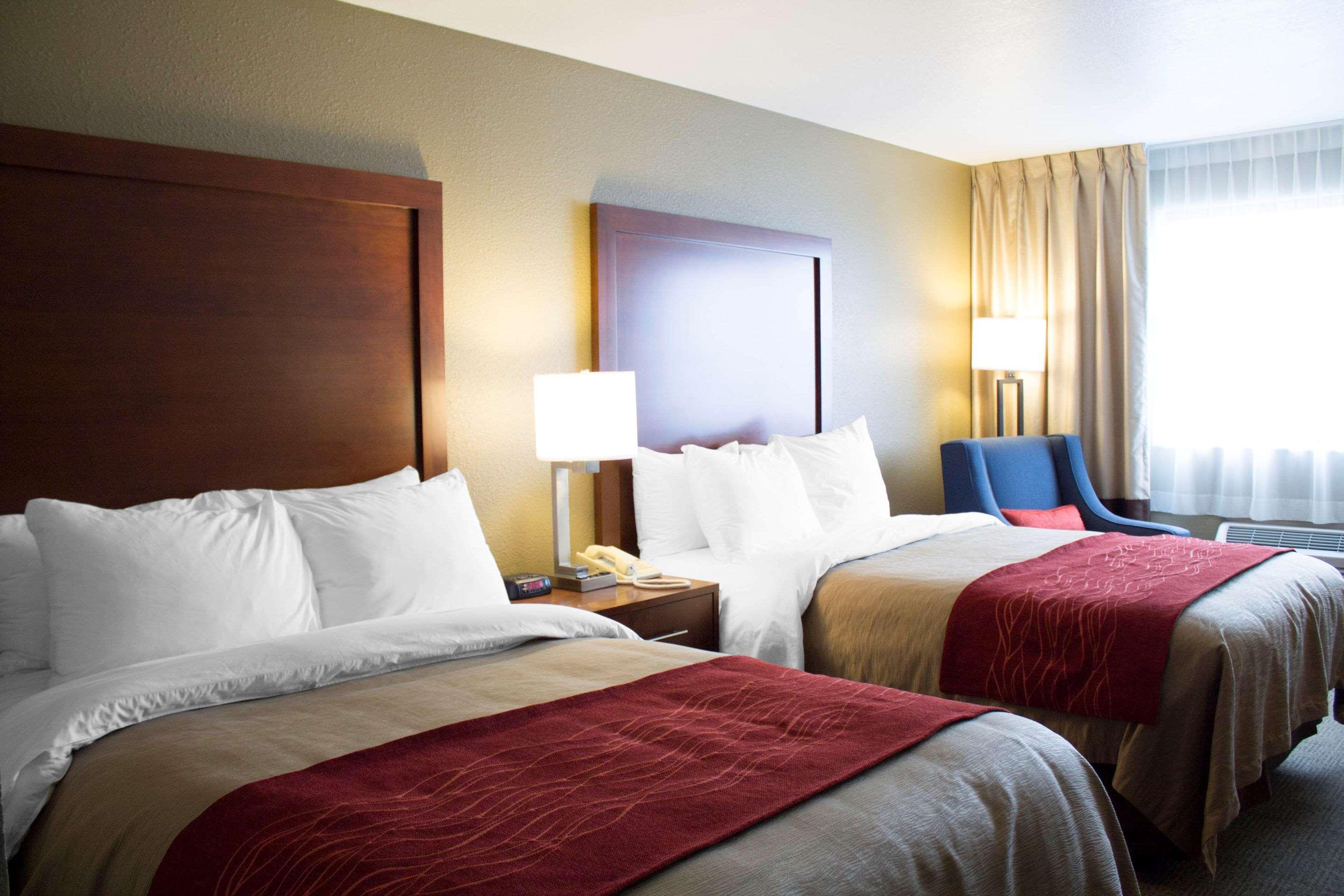 Comfort Inn River'S Edge Huron Bagian luar foto