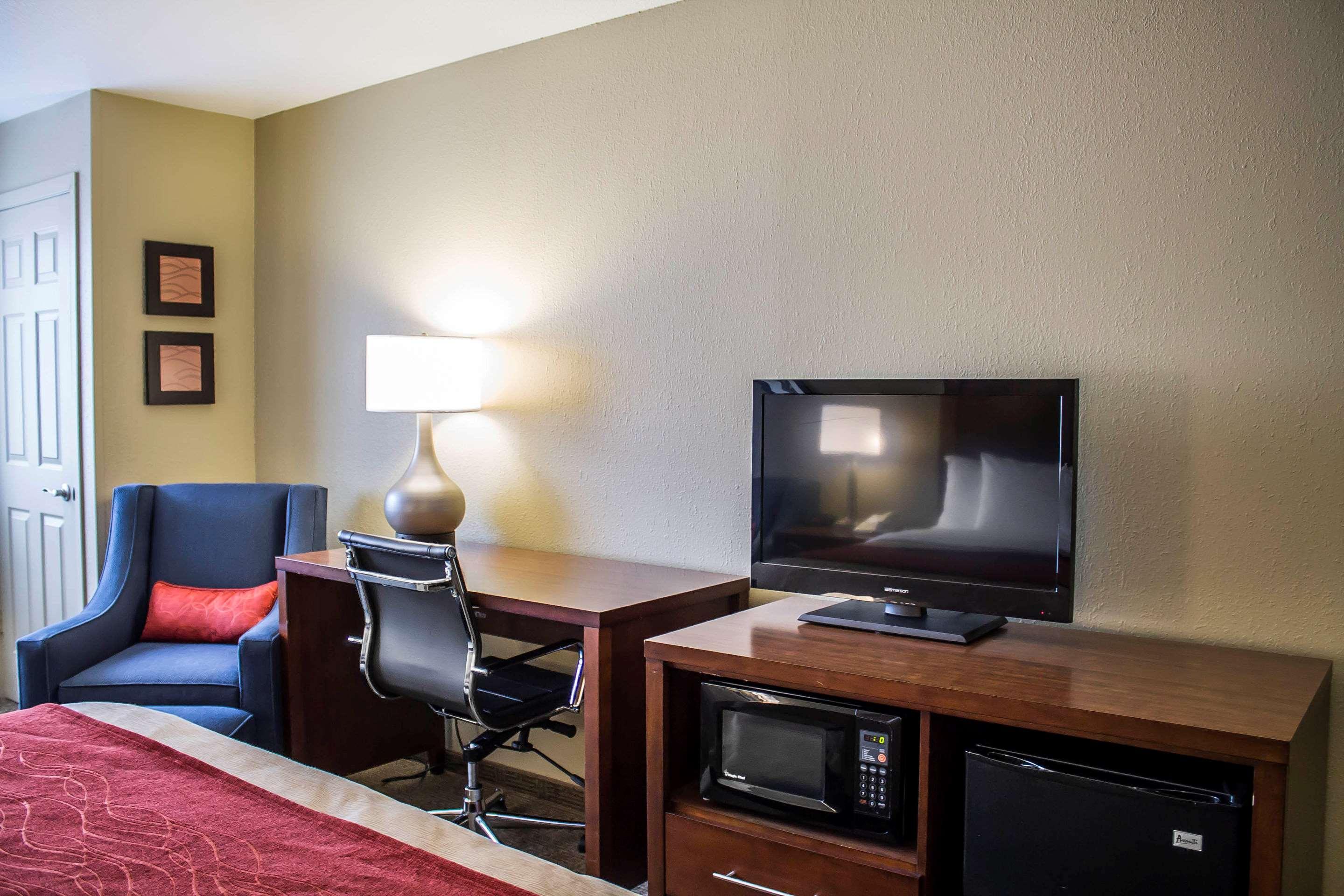 Comfort Inn River'S Edge Huron Bagian luar foto