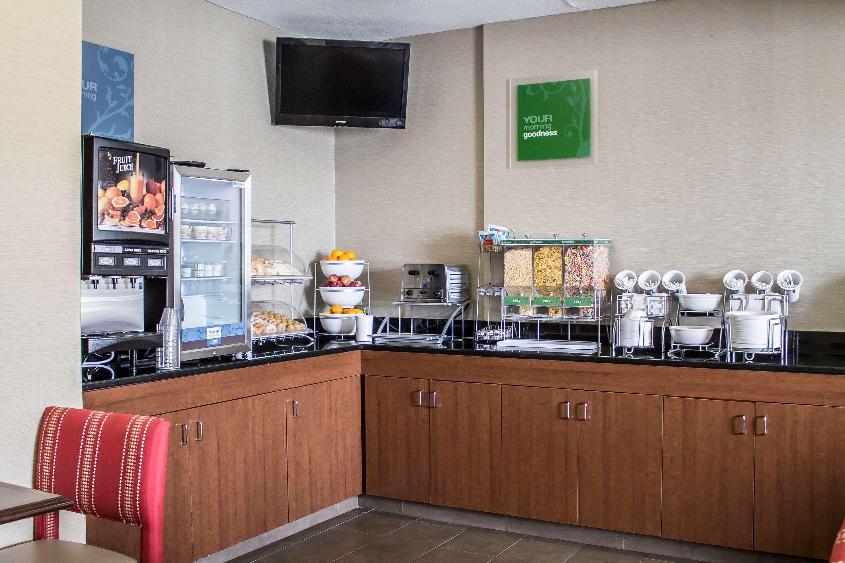 Comfort Inn River'S Edge Huron Bagian luar foto