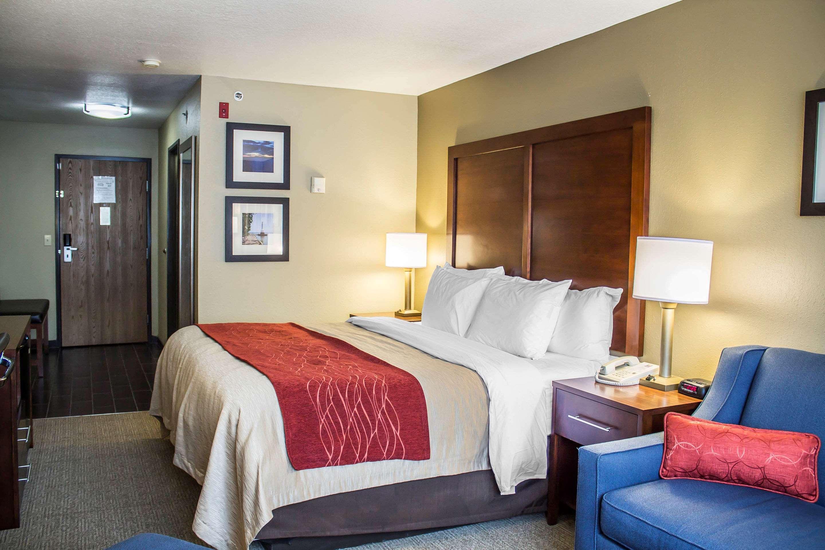 Comfort Inn River'S Edge Huron Bagian luar foto