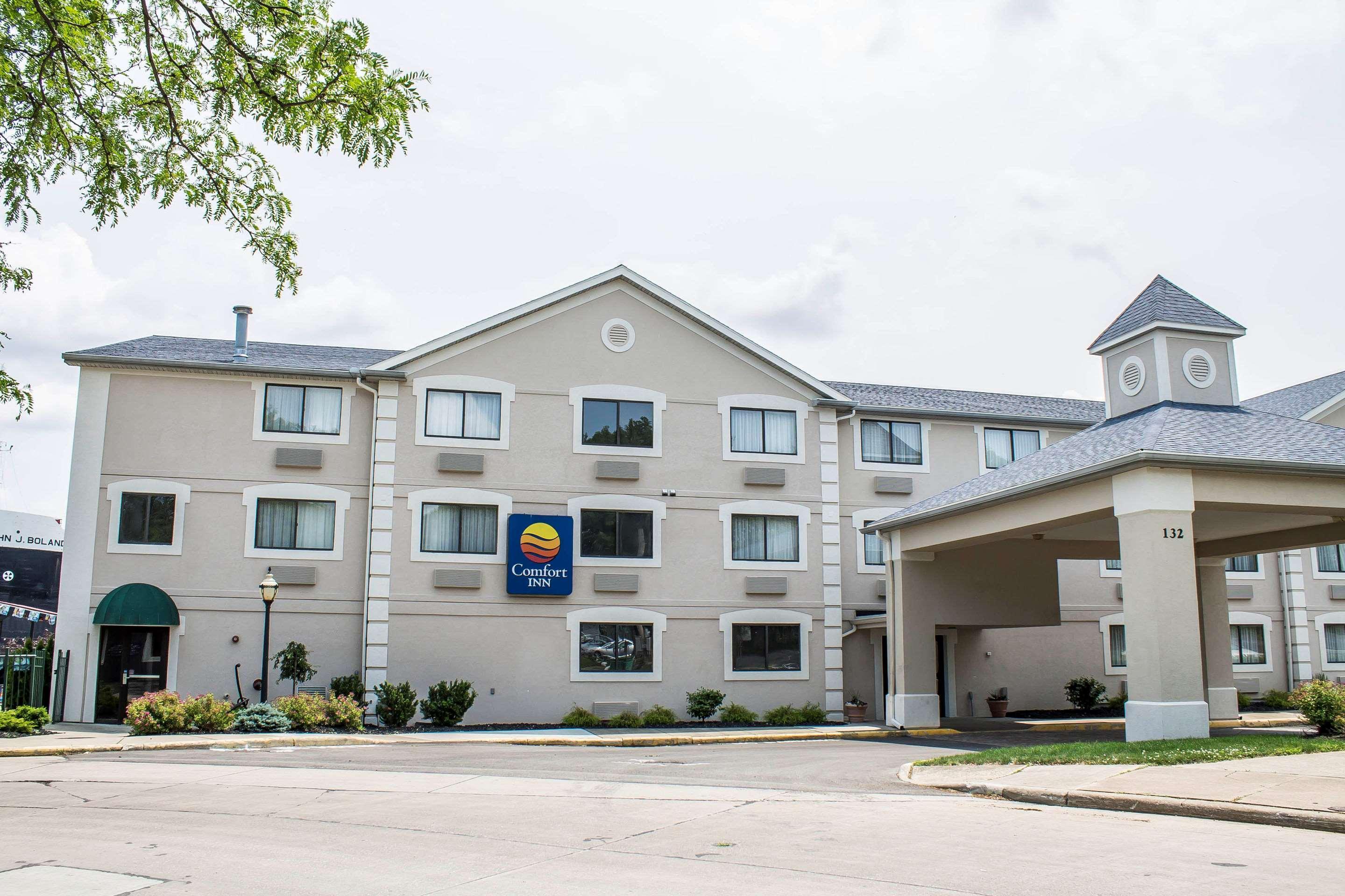 Comfort Inn River'S Edge Huron Bagian luar foto