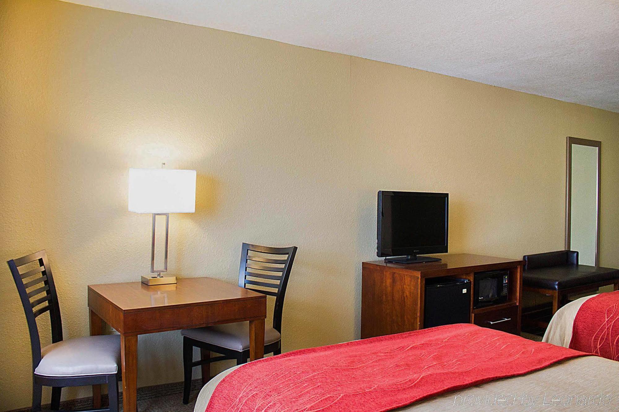 Comfort Inn River'S Edge Huron Bagian luar foto