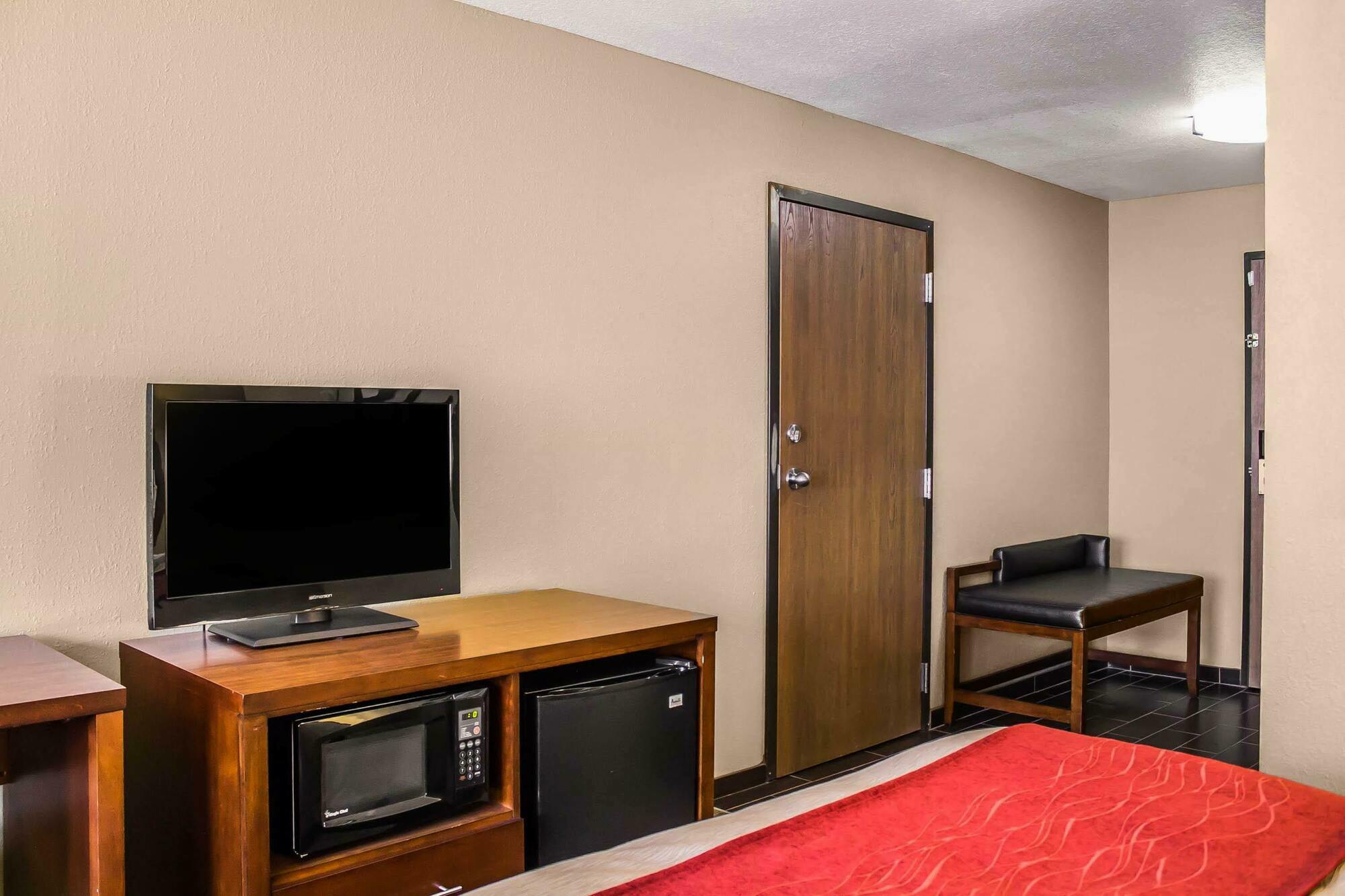 Comfort Inn River'S Edge Huron Bagian luar foto